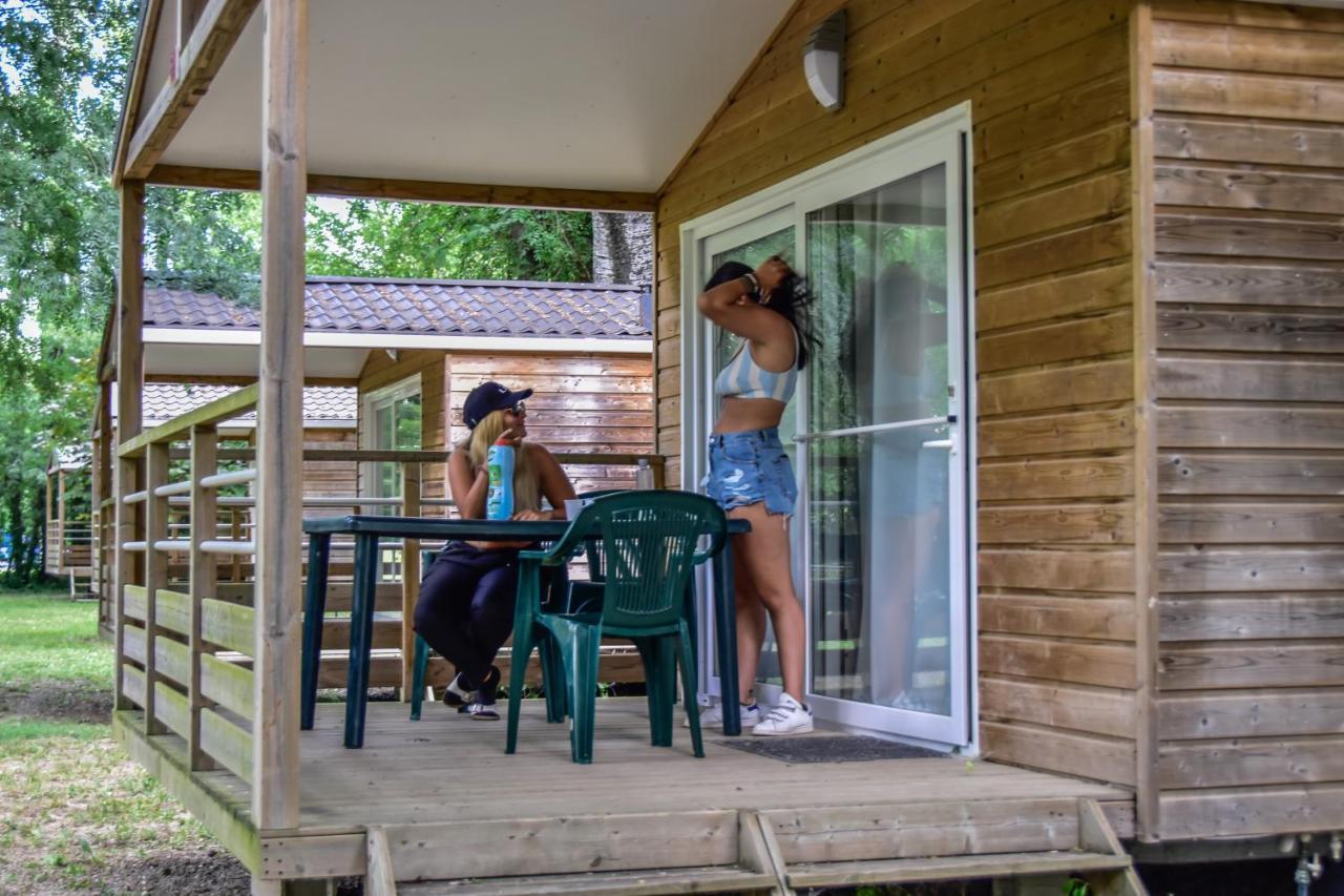 Camping Du Lion Bourg-Saint-Andéol Екстериор снимка