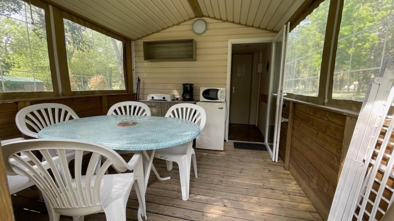Camping Du Lion Bourg-Saint-Andéol Екстериор снимка