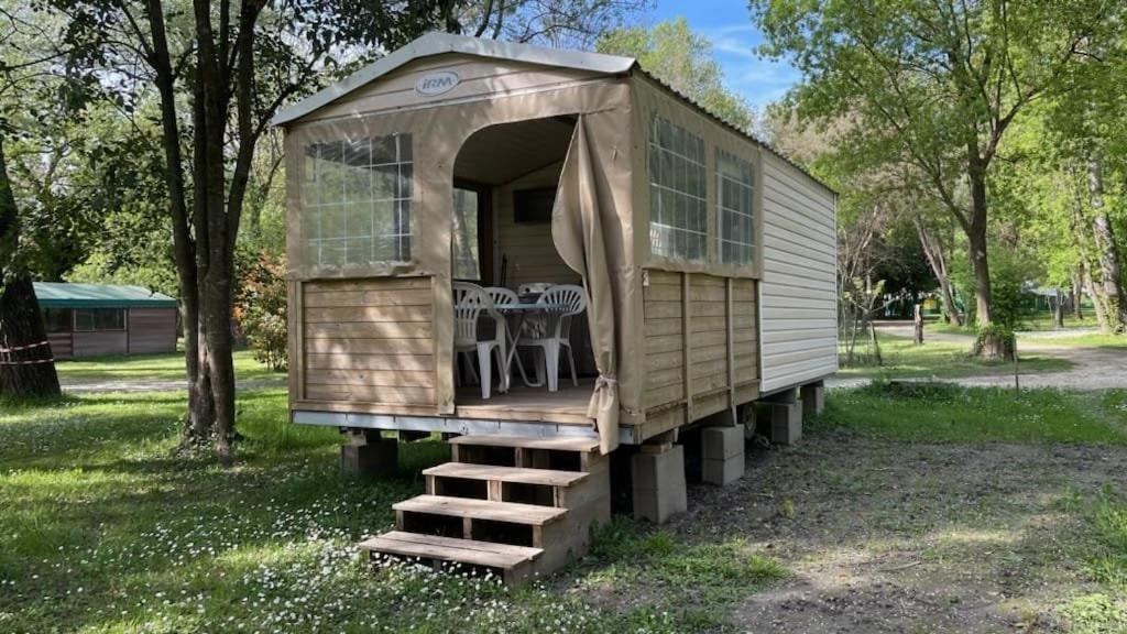 Camping Du Lion Bourg-Saint-Andéol Екстериор снимка