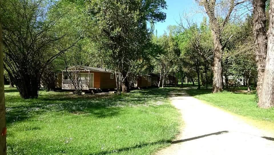 Camping Du Lion Bourg-Saint-Andéol Екстериор снимка