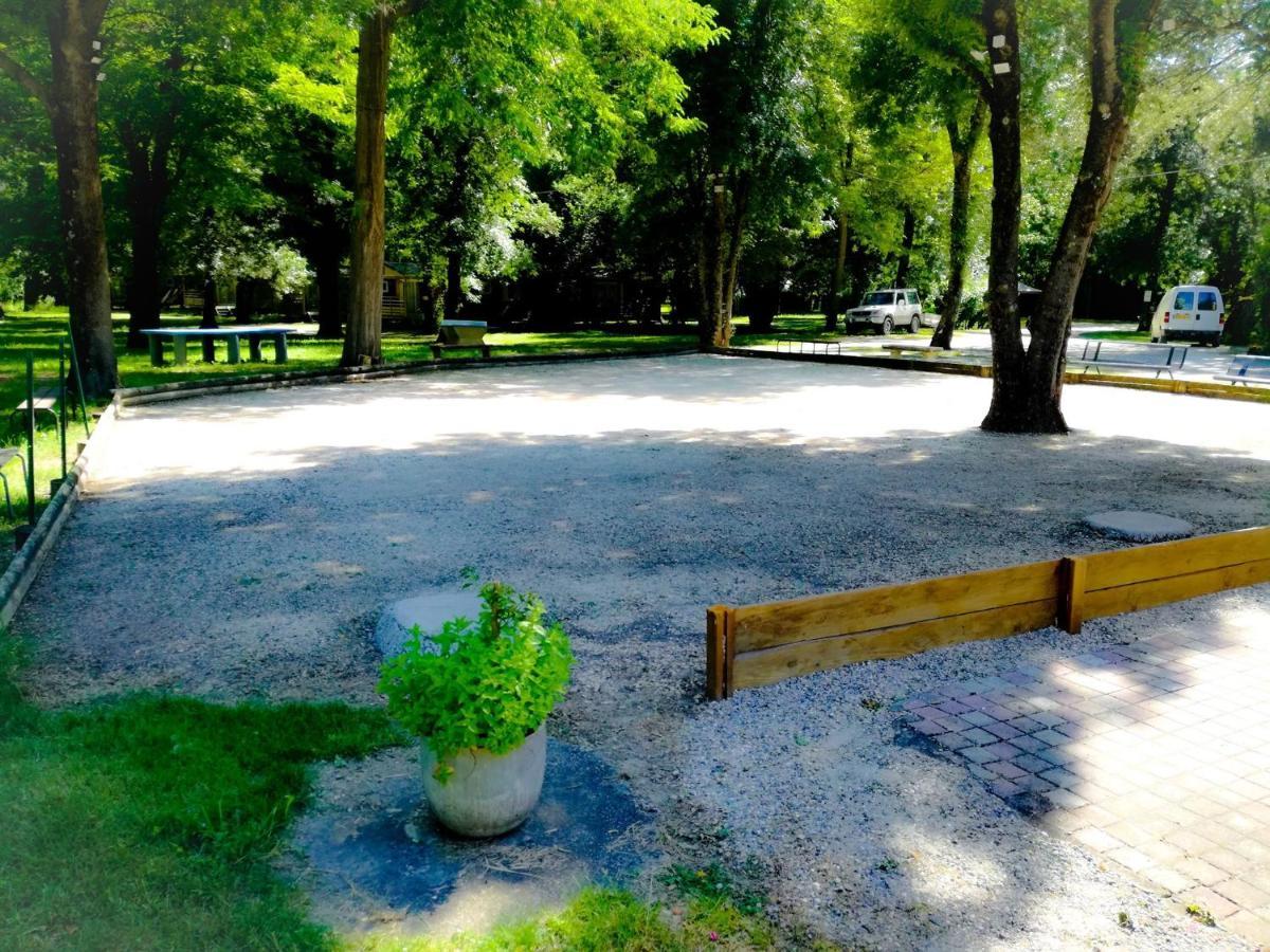 Camping Du Lion Bourg-Saint-Andéol Екстериор снимка