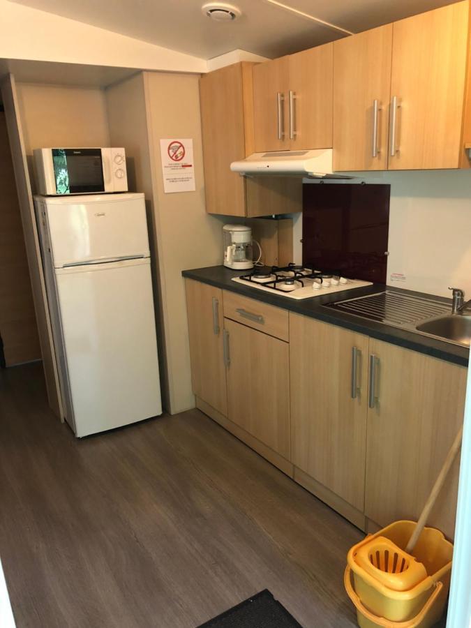 Camping Du Lion Bourg-Saint-Andéol Екстериор снимка