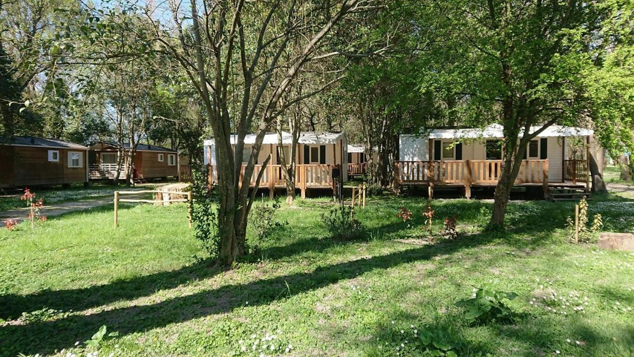Camping Du Lion Bourg-Saint-Andéol Екстериор снимка
